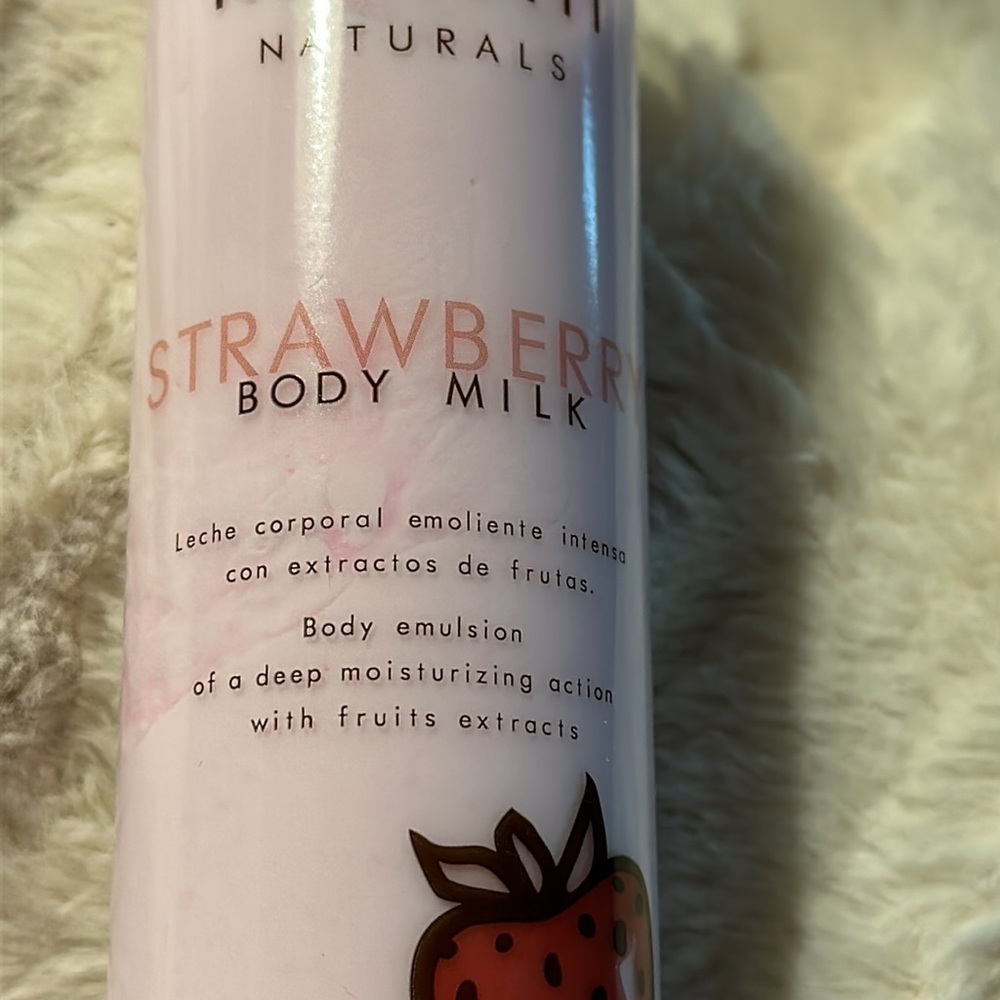 Kueshi Naturals Strawberry Body Milk 200ml - Picture 2 of 5